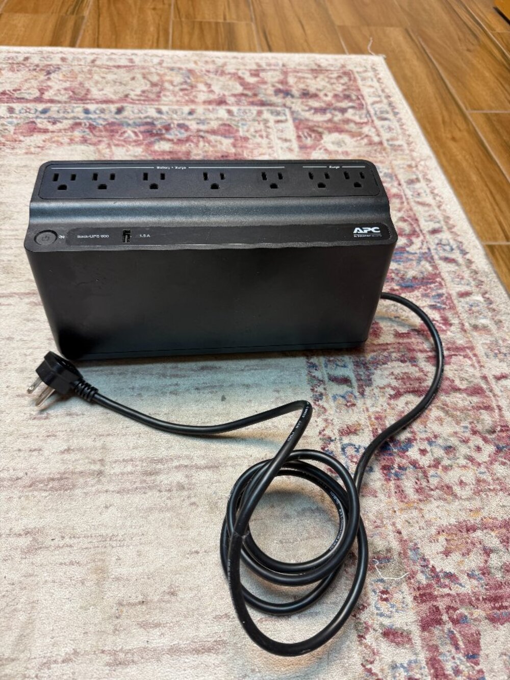 APC BE600M1 Backup-UPS Battery Backup & Surge Protector 600VA
